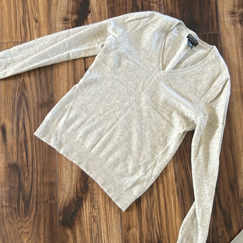 Lord & Taylor cashmere neutra v neck sweater, size M fitted or small